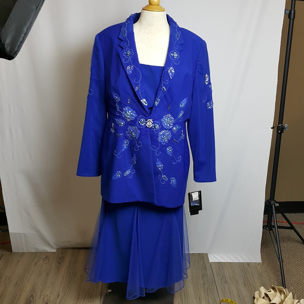 NWT Elite Champagne sz 16, 3pc skirt suit,‎ blue